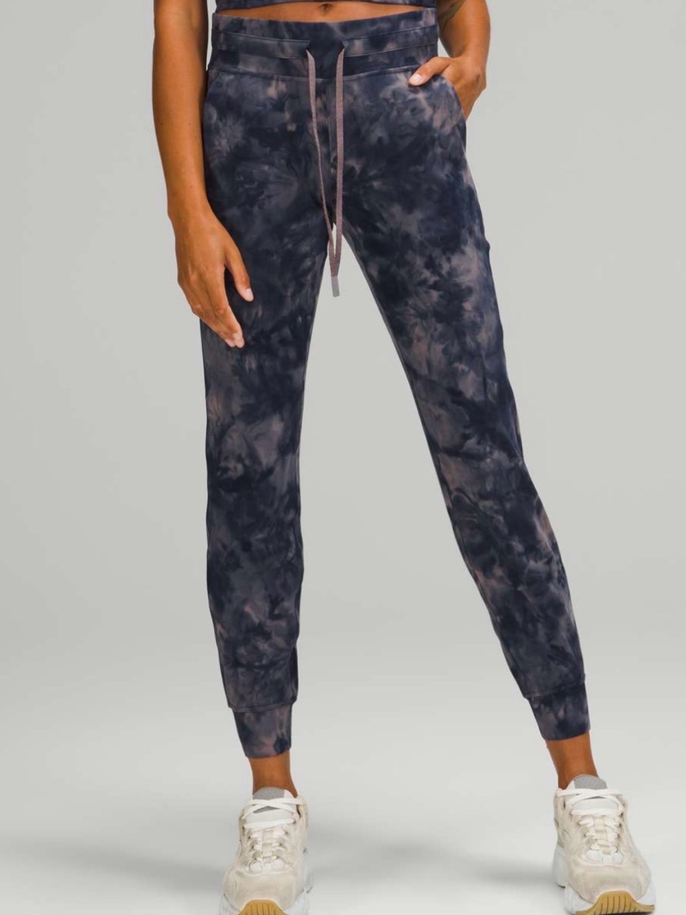 Lululemon Ready to Rulu Jogger 29"
Diamond Dye Lunar Rock True Navy